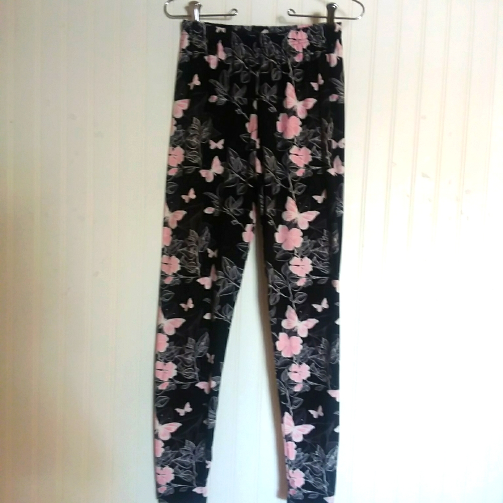 AGNES & DORA leggings in size large.